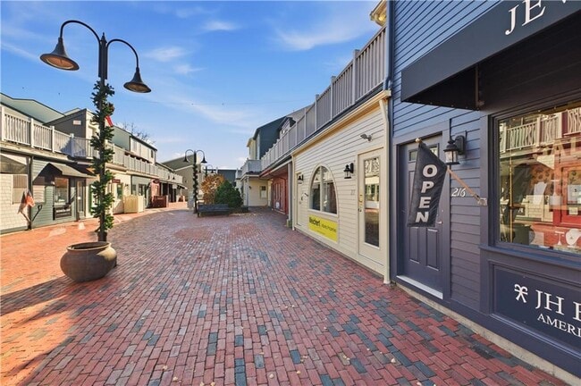 Building Photo - 216 Goddard Row