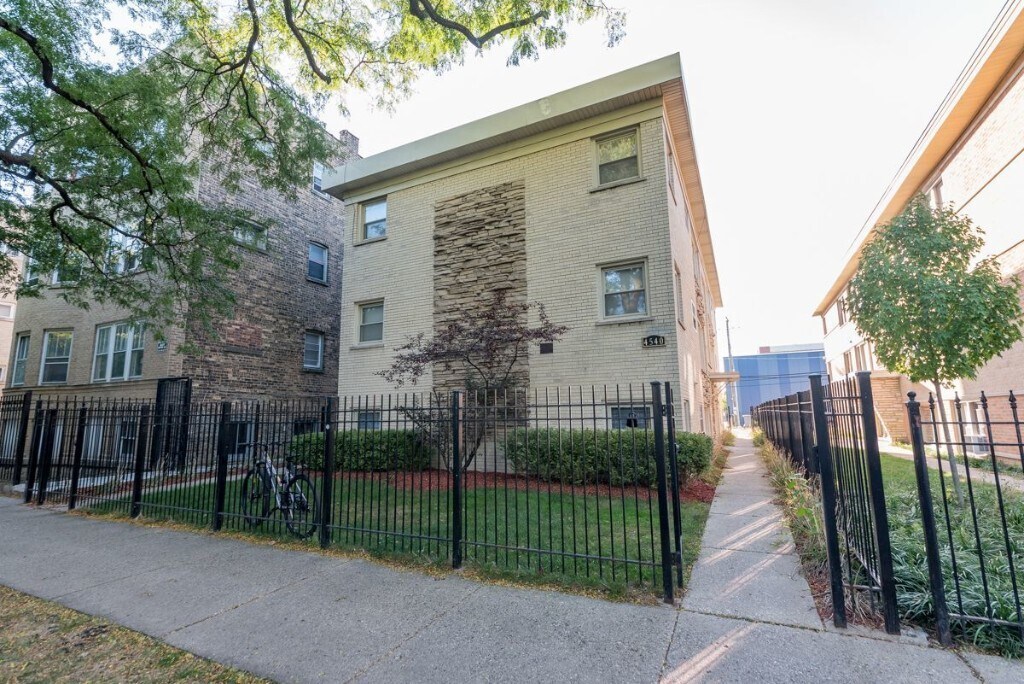 Building Photo - 4540 N Wolcott Ave