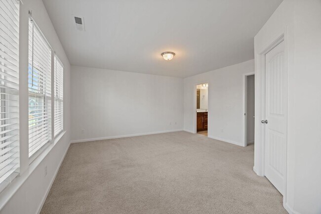 Building Photo - 3-Bedroom Home with Spacious Layout & Private Backyard in Wendell