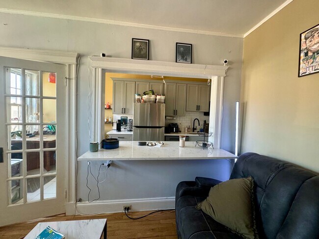 Building Photo - Spacious Cambridge 1 Bed