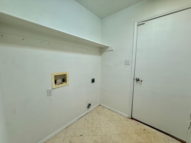 Building Photo - Charming 4-bed/2-bath in Bullard’s Legacy Estates!