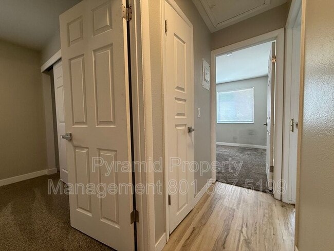 Building Photo - 682 E Malibu Dr