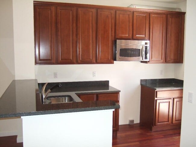 Building Photo - Rare Townhome in Park Hill with 2BR/2.5