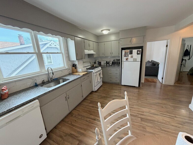 Building Photo - 25 Conwell Ave