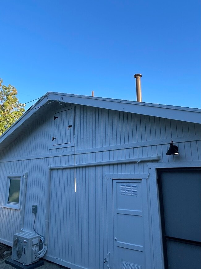 Building Photo - 909 Valley View Ave