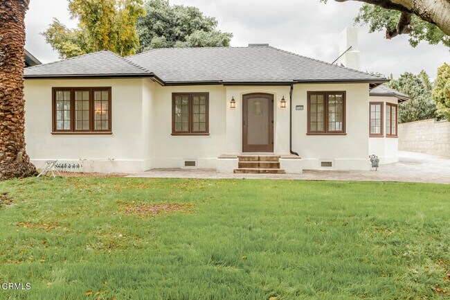 Building Photo - 1489 Casa Grande St