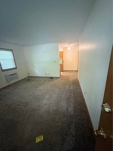 Building Photo - 1258 E Elm St
