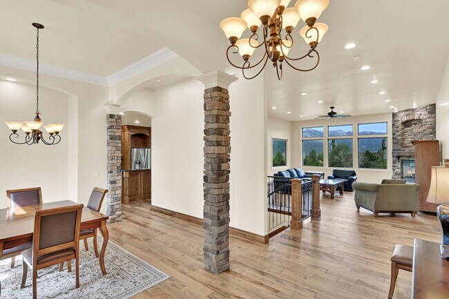 Building Photo - 3573 N Elkview Dr