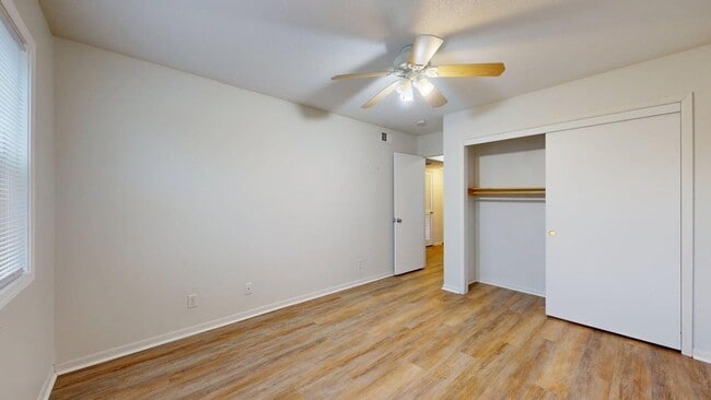 Building Photo - Convenient and Comfy