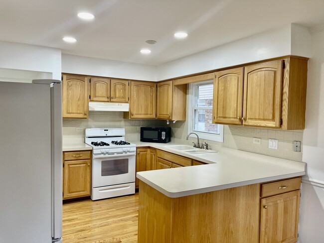 Building Photo - 1005 Cardinal Ln