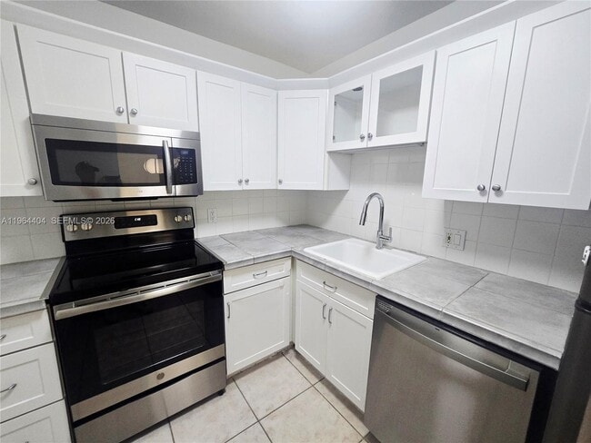 Building Photo - 800 West Ave