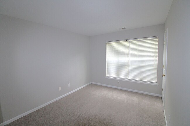 Building Photo - Updated 3-Bedroom Home in Silverstone Neighborhood – Move-In Ready!