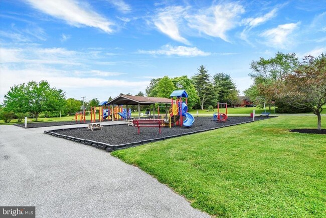 Building Photo - 655 Fisher Dr