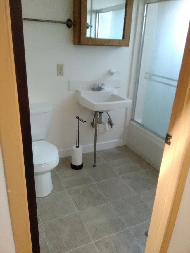 Building Photo - 3363 Merrill Rd