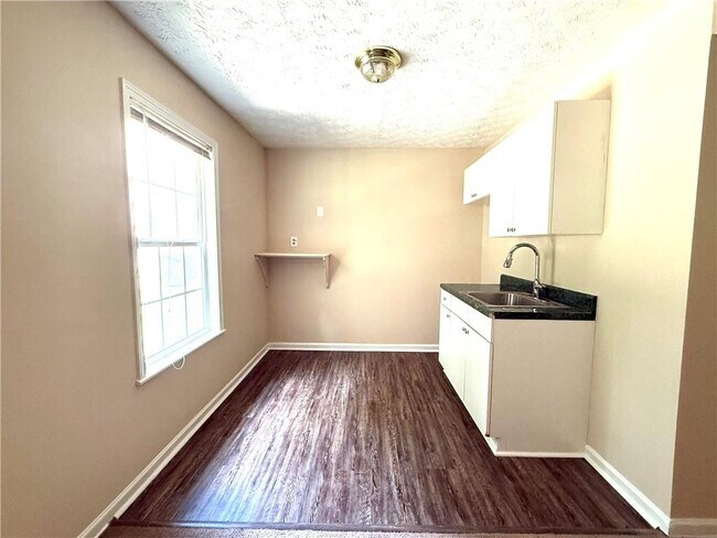 Building Photo - 3683 White Pine Rd