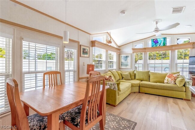 Building Photo - 7270 Pinehurst Rd