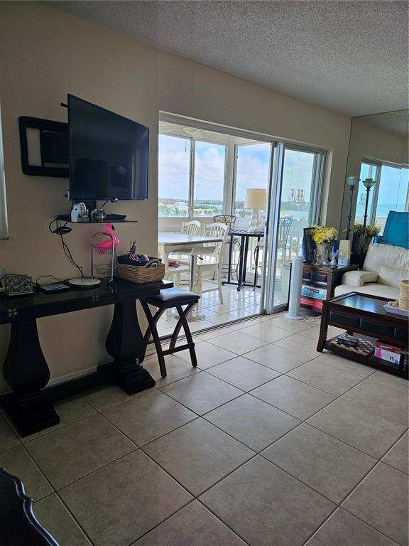 Building Photo - 1255 Tarpon Center Dr