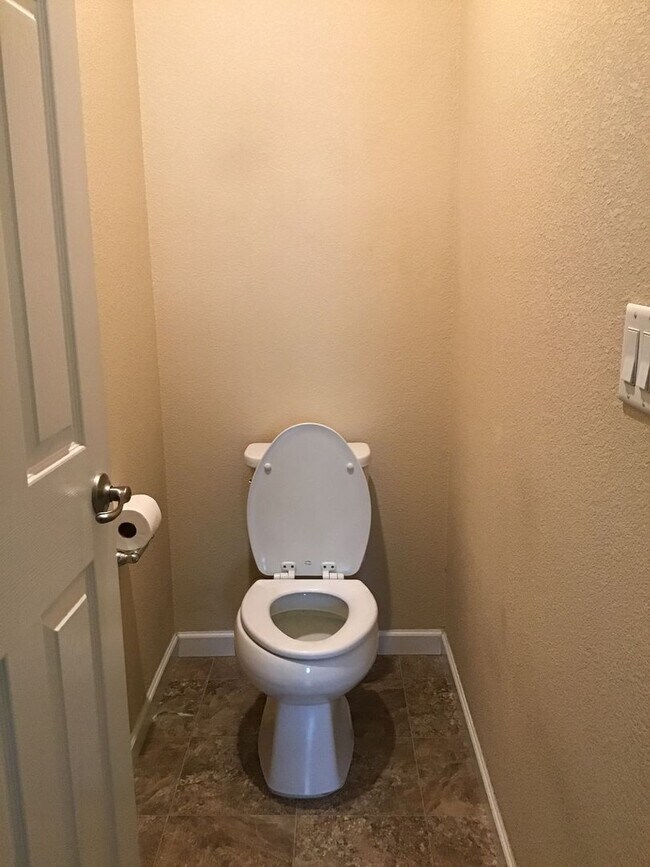 Building Photo - Beautiful Home - $200.00 of first month's rent