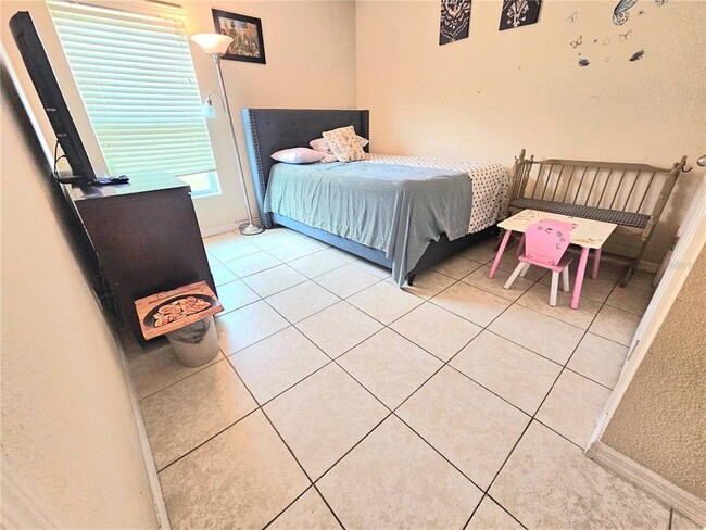 Building Photo - 343 Ardmore St