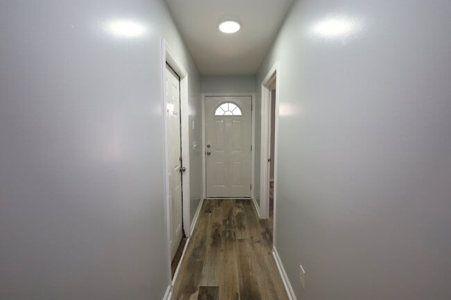 Building Photo - 1732 Eli Pl