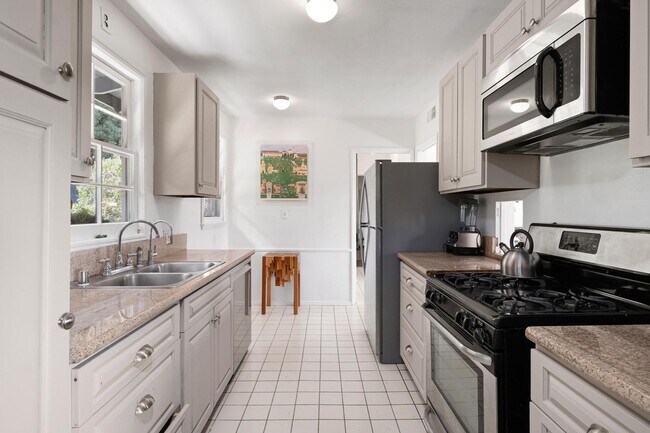 Building Photo - Fully Furnished: Mid-Century w/views of Griffith Observatory in the Hollywood Hills!