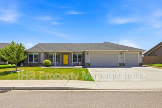 Building Photo - 4806 Tamarisk Dr