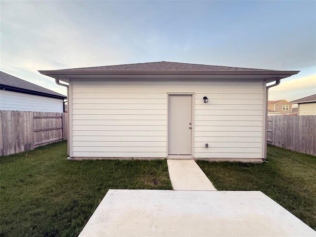 Building Photo - 2417 Lucy Axel Ln