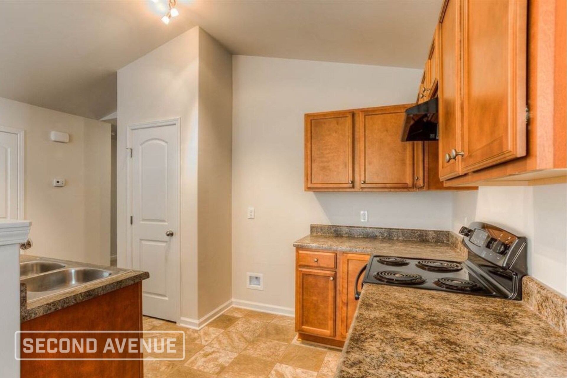 Building Photo - 381 Promised Land Dr