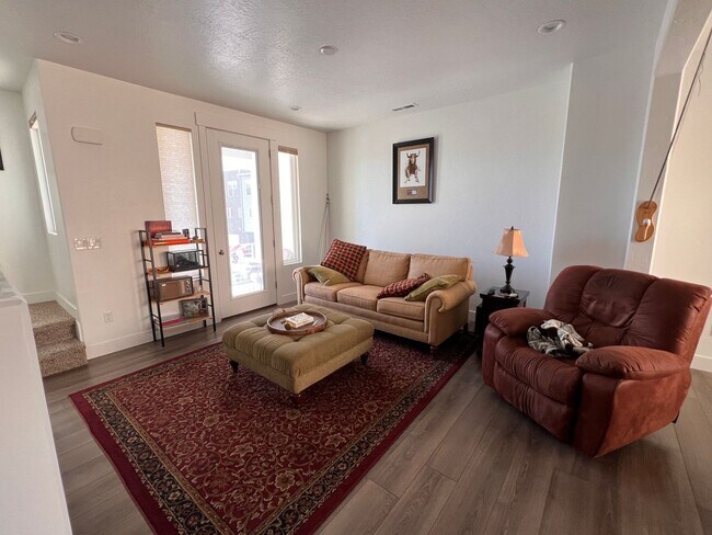 Building Photo - Modern 2 Bedroom Townhome with Stunning La...