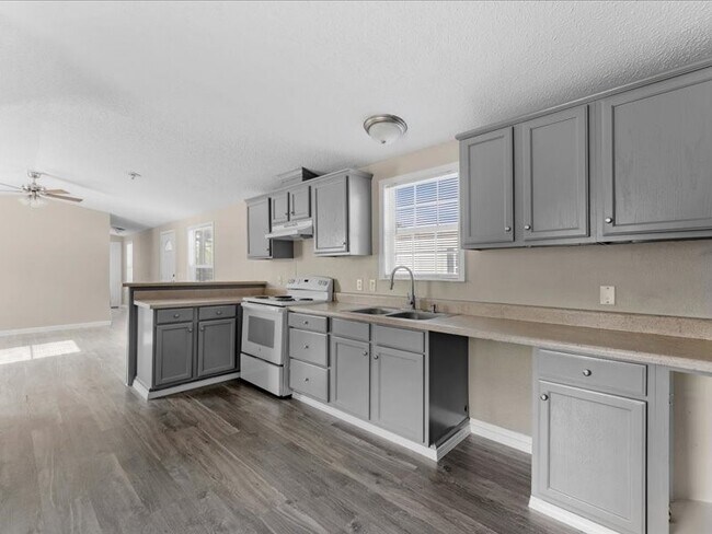 Building Photo - 3911 County Rd 183