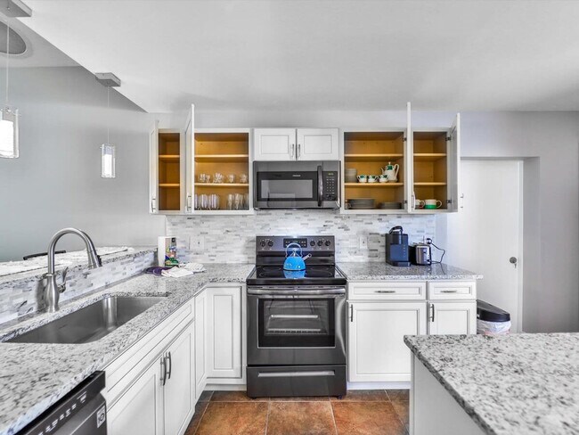 Building Photo - 2 Cedar Ct