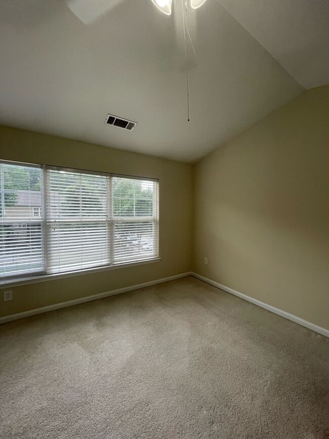 Building Photo - 05-203 Doddi