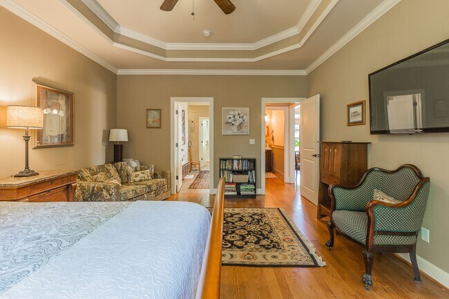 Building Photo - Fully Furnished Home!