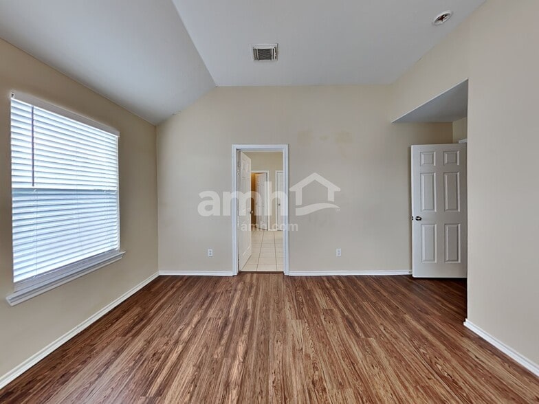 Building Photo - 24203 Silversmith Ln