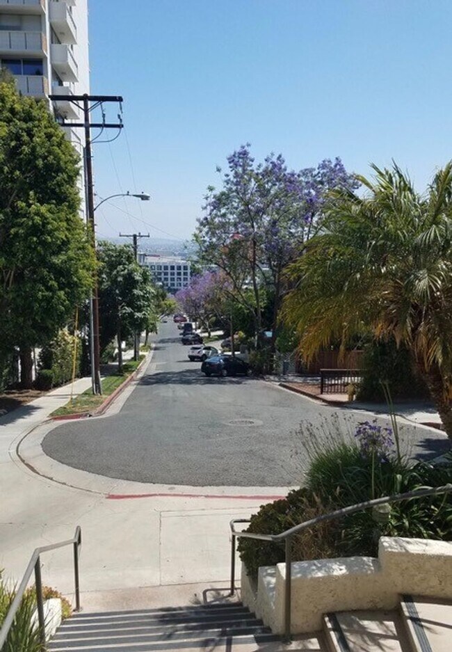 Building Photo - One Bedroom One bath at fabulous Horn Plaza above Sunset Blvd. in West Hollywood.