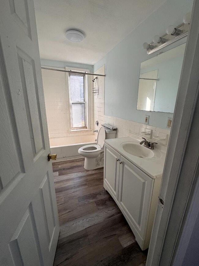 Building Photo - 287 Bridge St