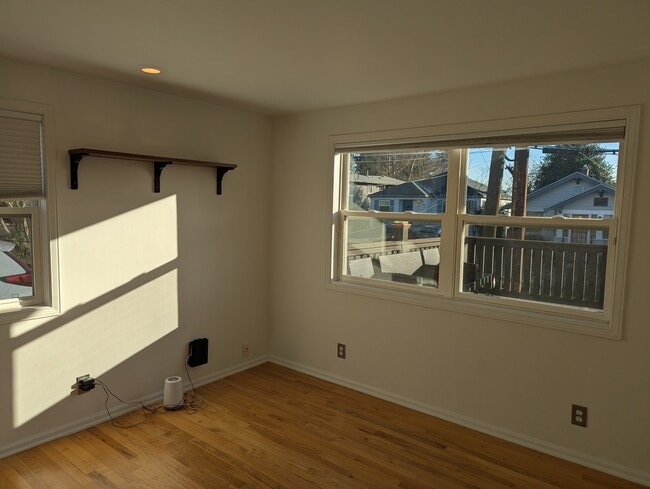 Building Photo - 3730 SW Austin St