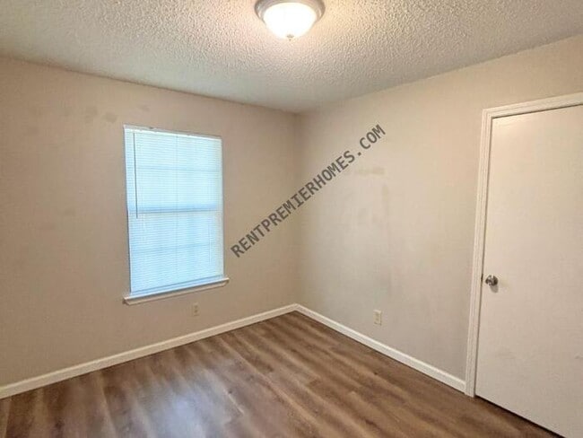 Building Photo - 238 Briarpatch Ln