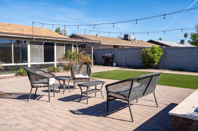 Building Photo - 1211 W Palomino Dr