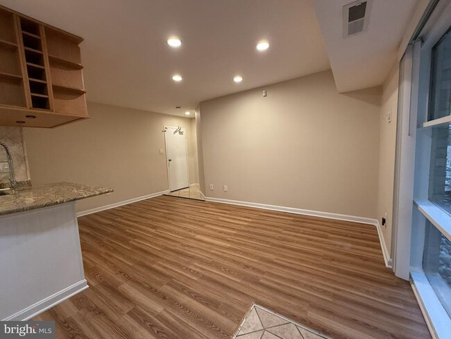 Building Photo - 4937 Americana Dr