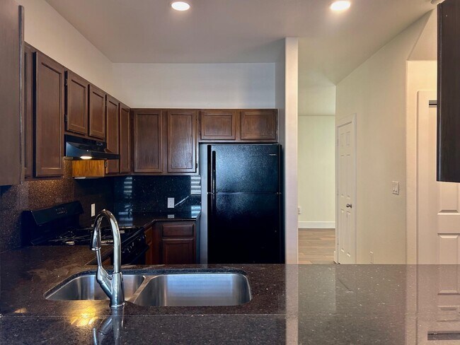 Building Photo - 2445 Monarch Dr