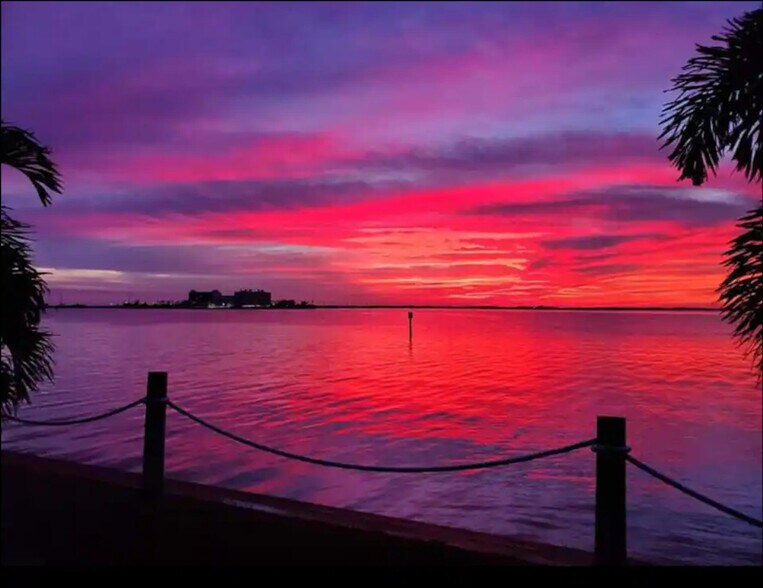 Building Photo - 8600 Ridgewood Ave