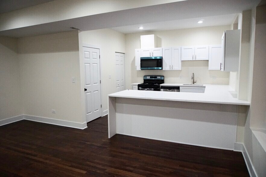 Building Photo - 4313 S King Dr