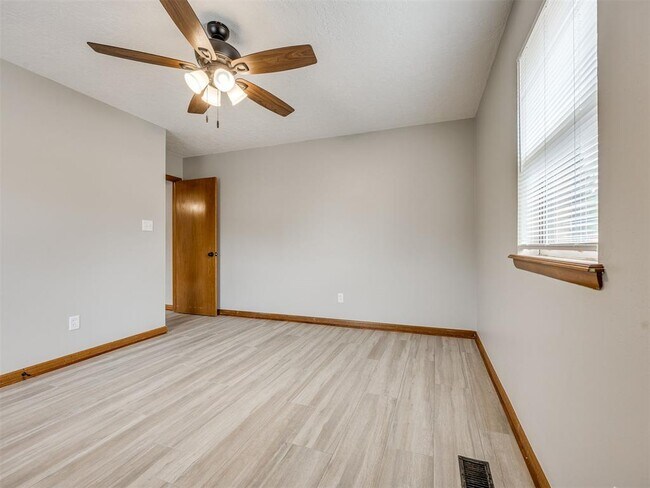 Building Photo - 412 Sundown Dr