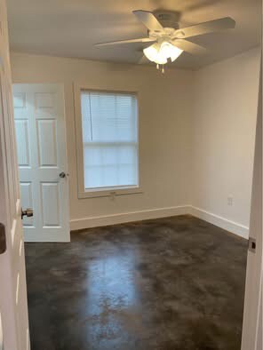 Building Photo - 704 W Sunset Dr