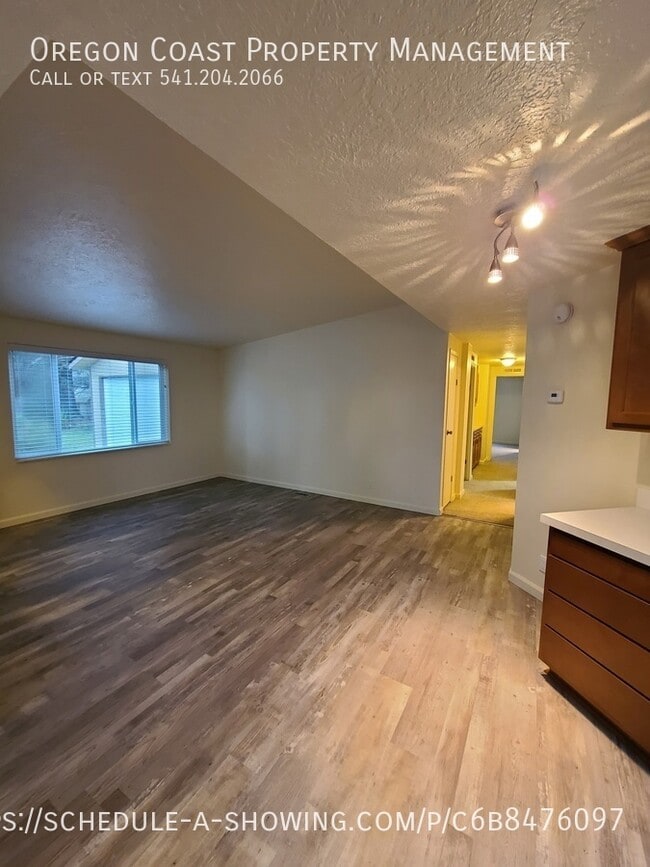 Building Photo - 7020 Glen Ave