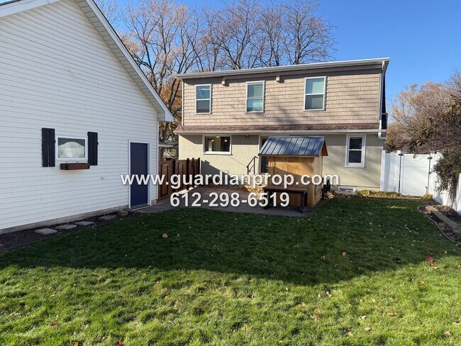 Building Photo - Fully Updated House Available Now, Office,...