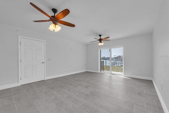 Building Photo - 404 Normandy Rd