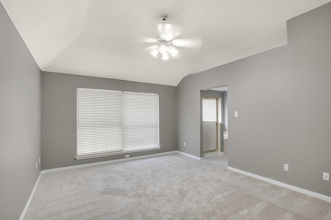 Building Photo - 910 Champions Point Dr