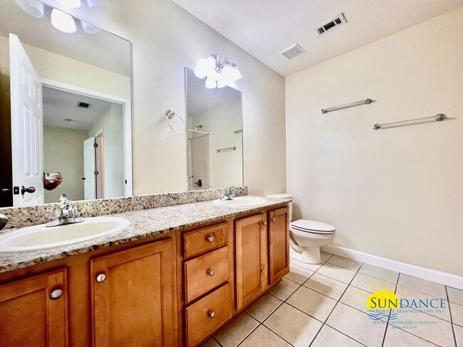 Building Photo - Great 3 Bedroom Townhouse in Fort Walton!